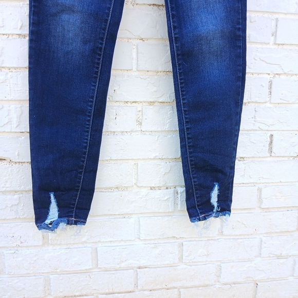 Kancan Highrise Skinny Jeans Size 9/28 Dark Wash - Picture 2 of 7